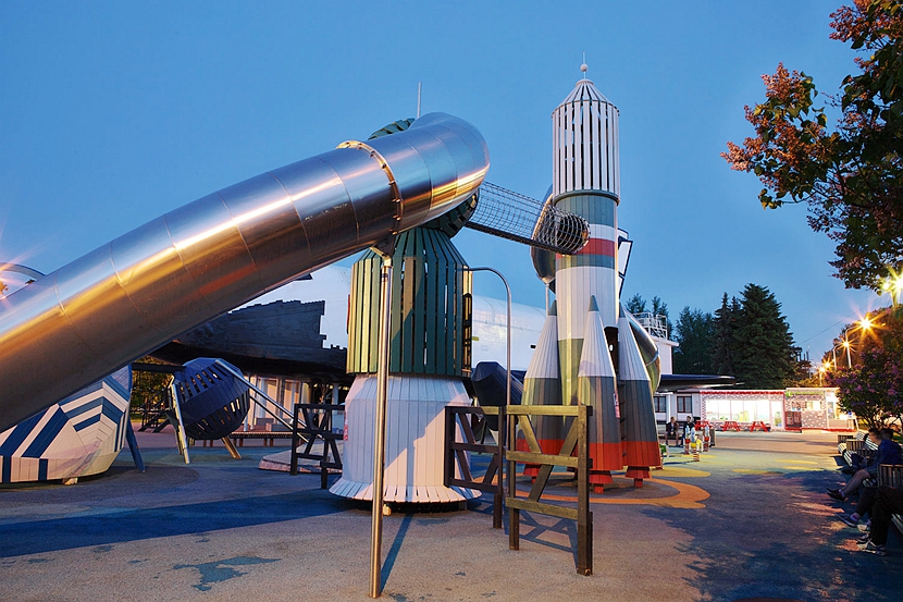 戶外游樂場(chǎng)定制不銹鋼滑梯